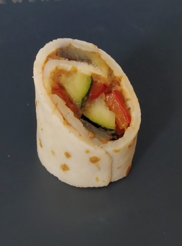 Mini Crêpes Röllchen mit Grillgemüse und Pesto